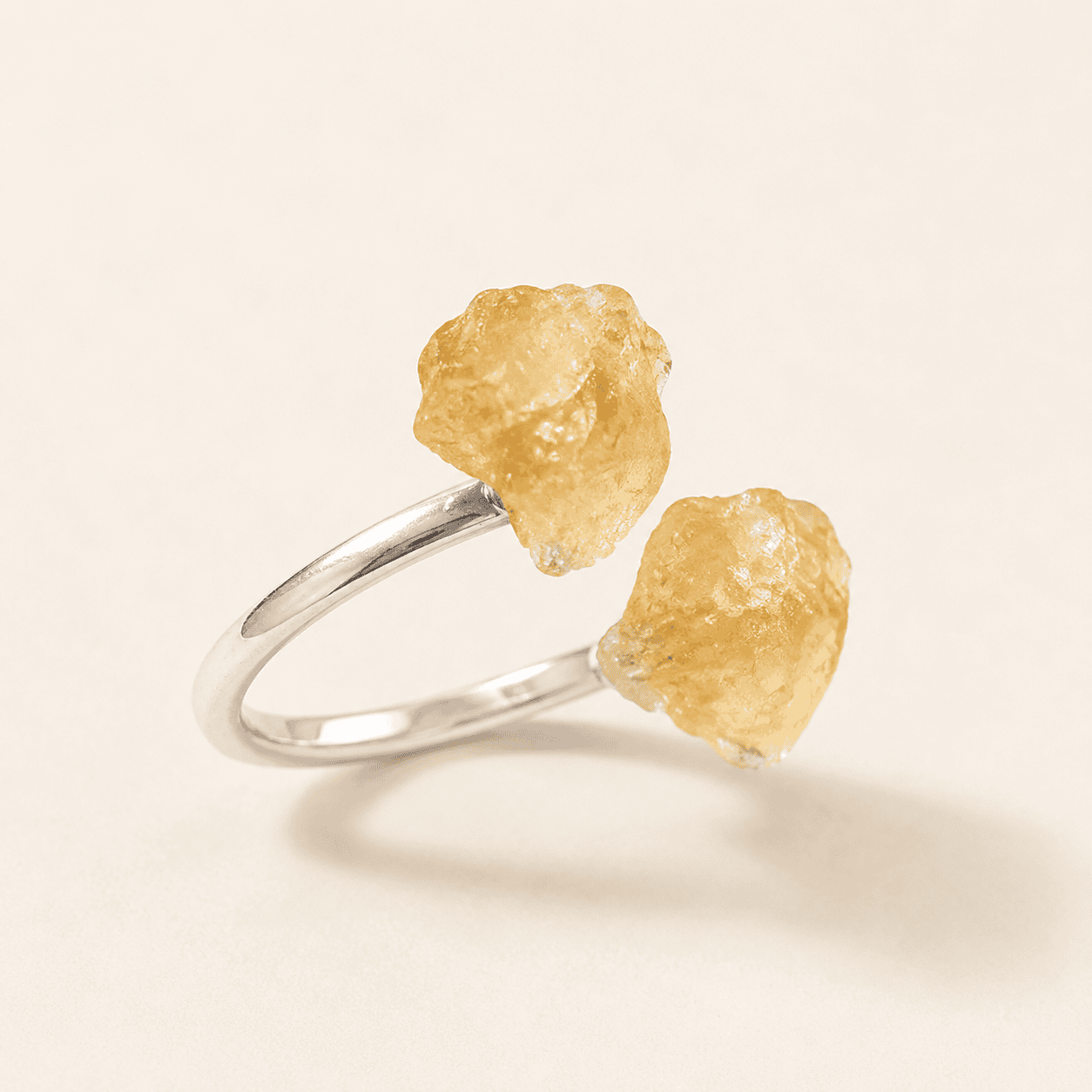 El anillo con el mineral perfecto para la protección ahora en plata 925º - Imagen 8