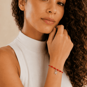 Pulsera roja 7 nudos y el Trébol de la suerte