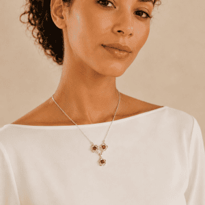 Collar con ámbar coñac, en plata 925 rodiada, largo 43 + 4 cm