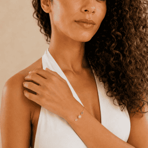 ✨ Pulsera Multicolor en Plata Dorada – Equilibrio, luz y elegancia natural