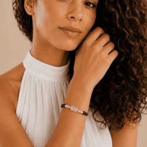 Pulsera de Cuarzo Rosa y Granate – Amor y Fuerza Interior